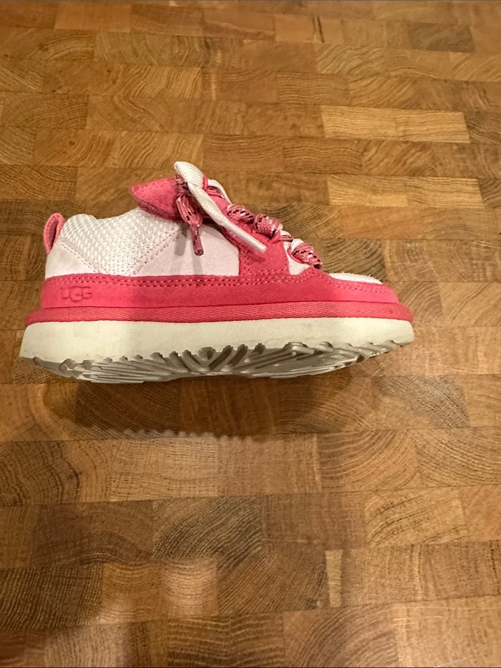 UGG Lo Lowmel toddler size 8 Sneakers